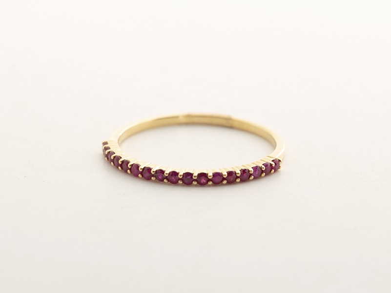 Anillo con rubí