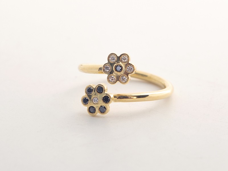 Anillo con flores