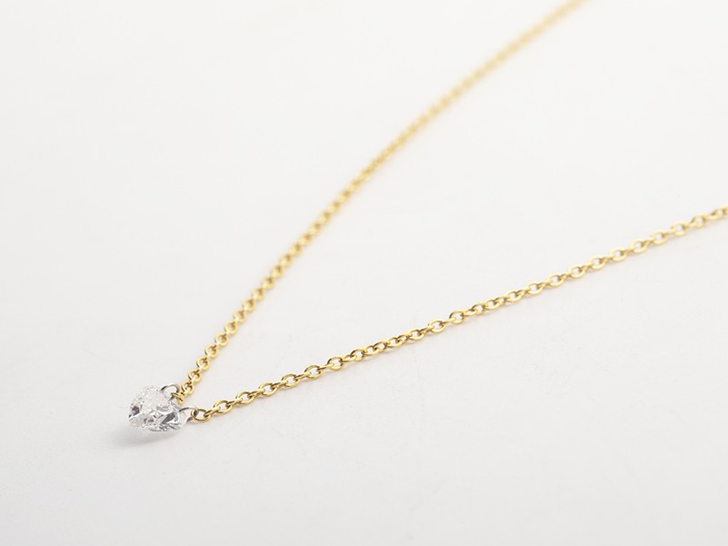 Collar con diamante corazón