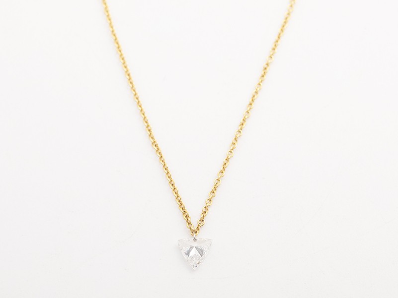 Collar con diamante triángulo