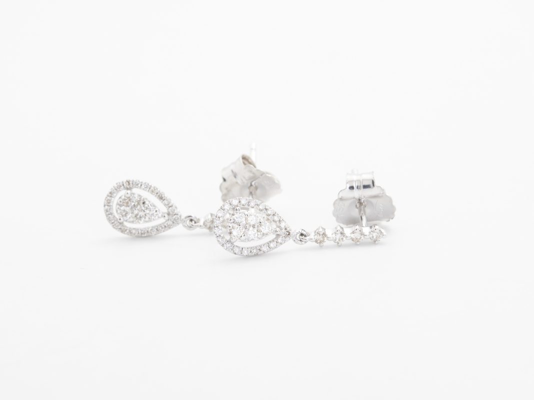 Aretes colgantes con brillantes