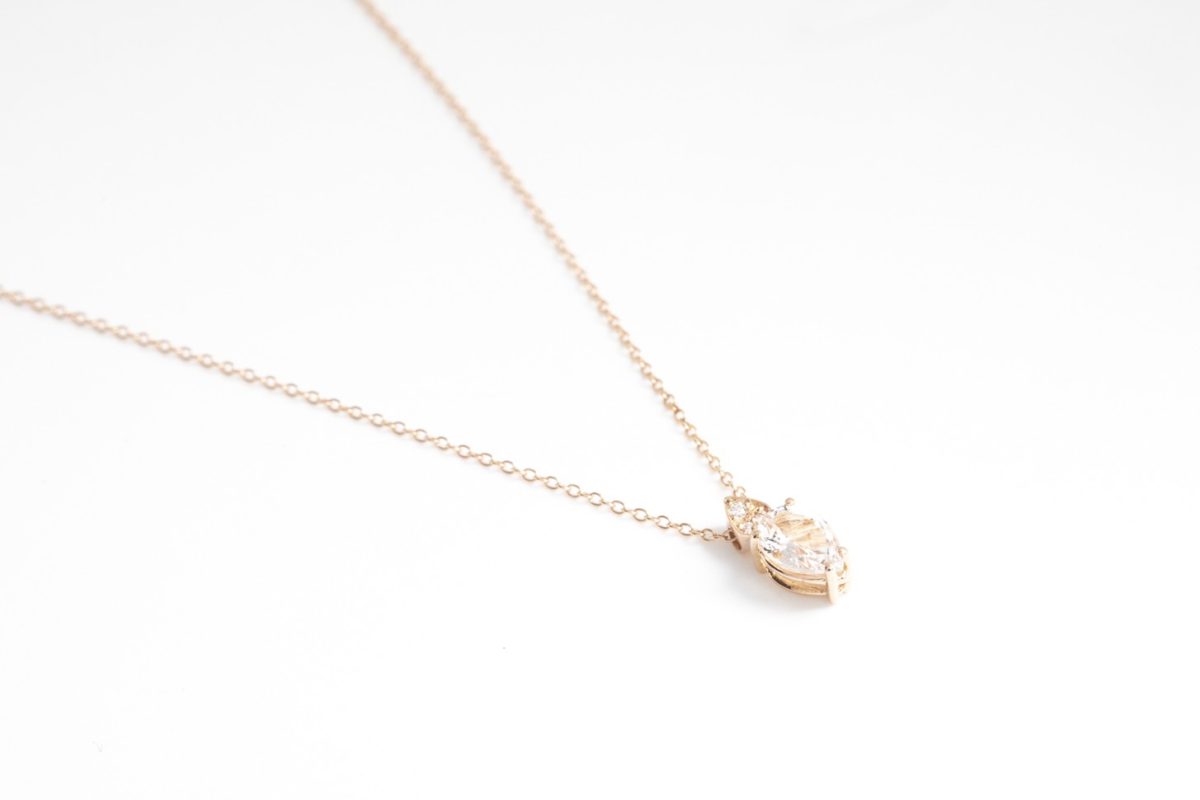 Collar con kunzita y diamante en oro rosado