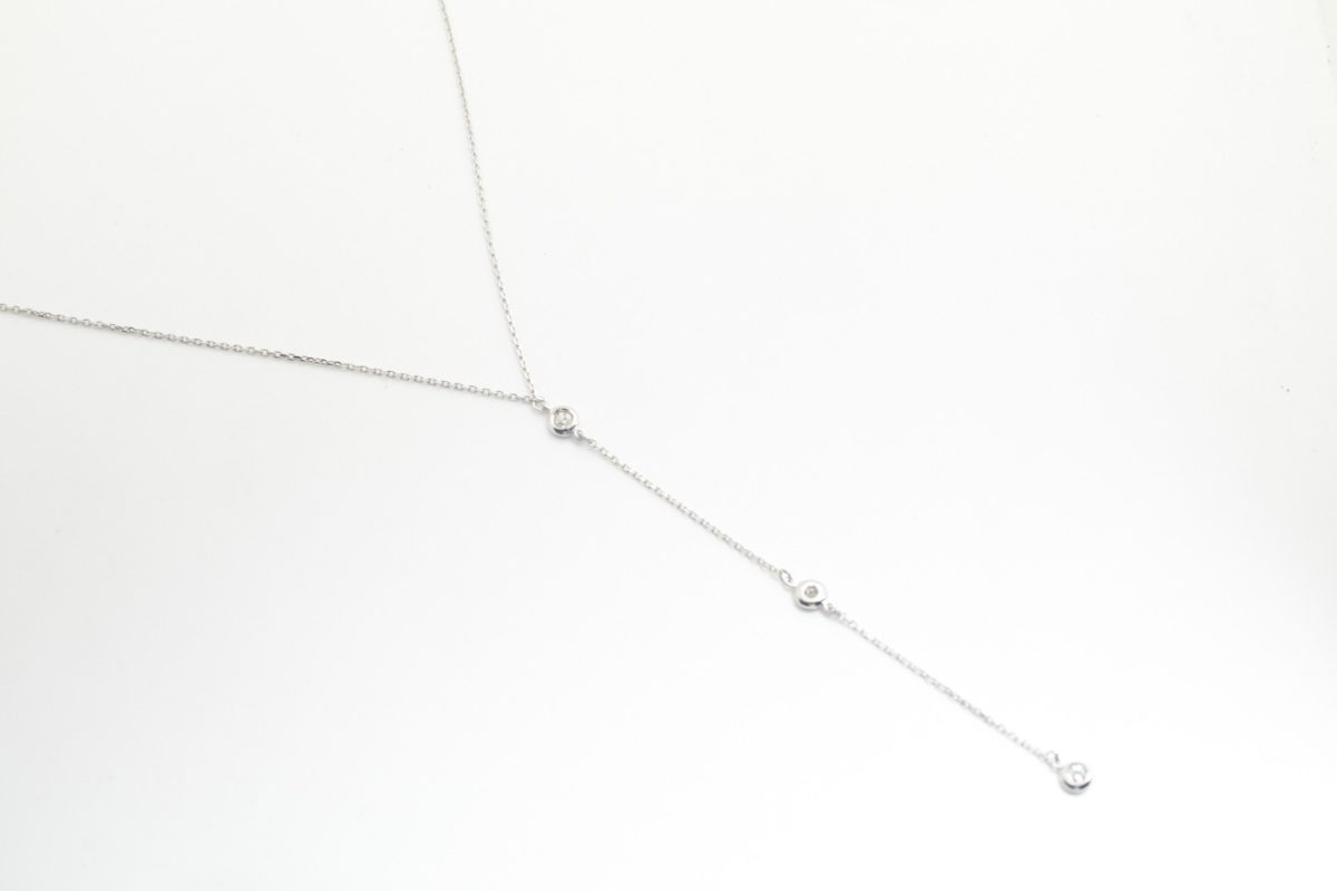 Collar con diamantes en oro blanco