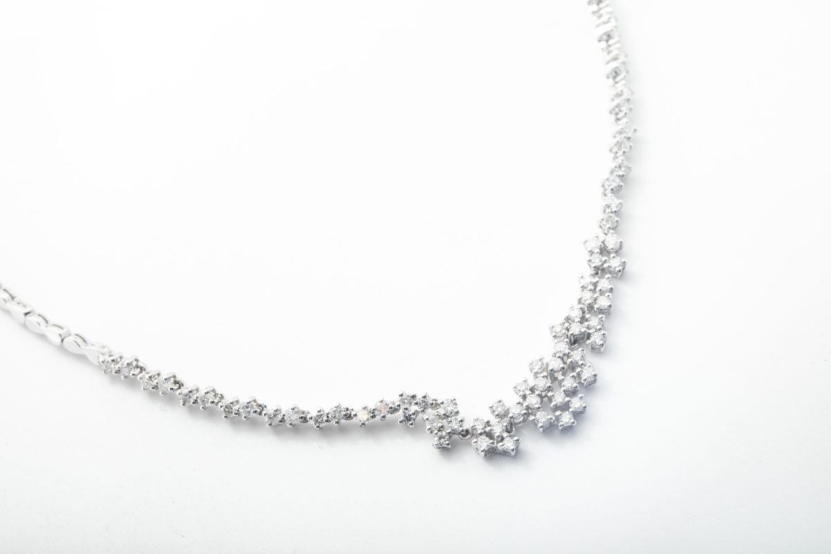 Collar con brillantes en oro blanco