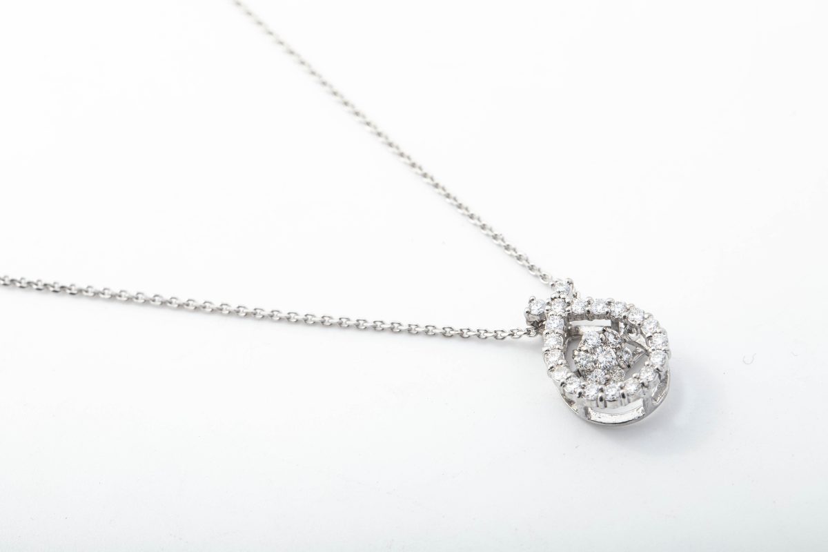 Collar con brillantes en oro blanco