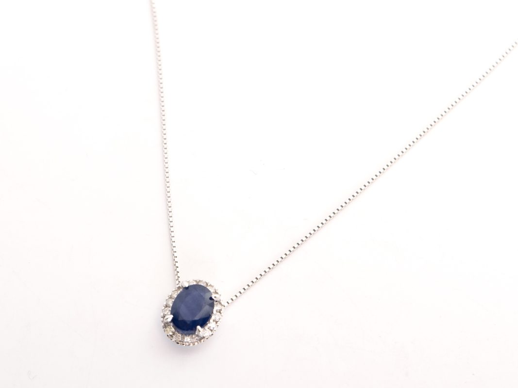 Collar con zafiro y brillantes