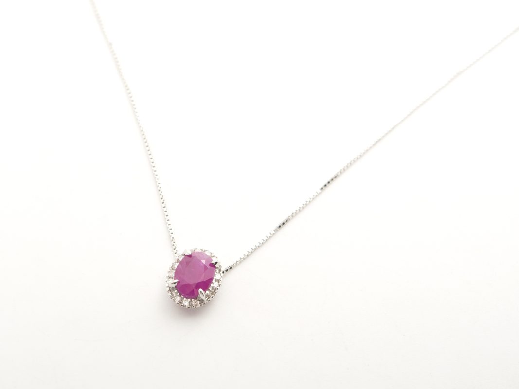 Collar con rubí y brillantes