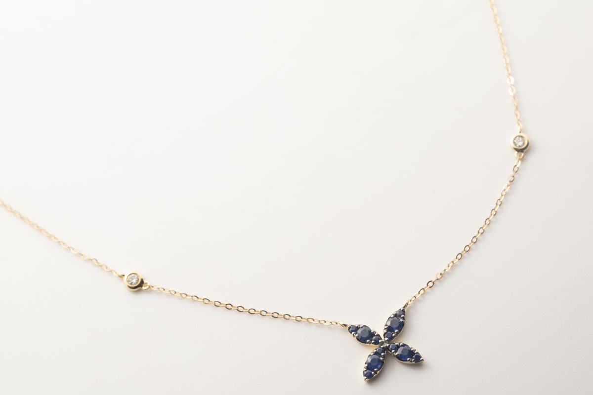 Collar con zafiros y brillantes
