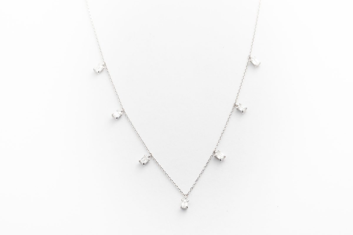 Collar de oro blanco con diamantes