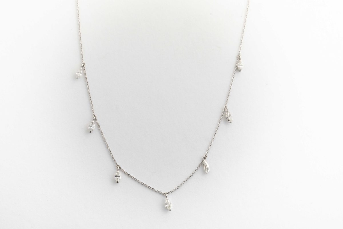 Collar de oro blanco con diamantes