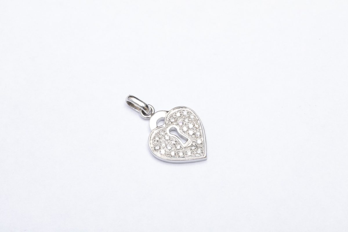 Dije de corazón con brillantes
