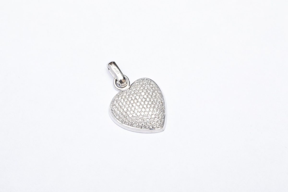 Dije de corazón con brillantes