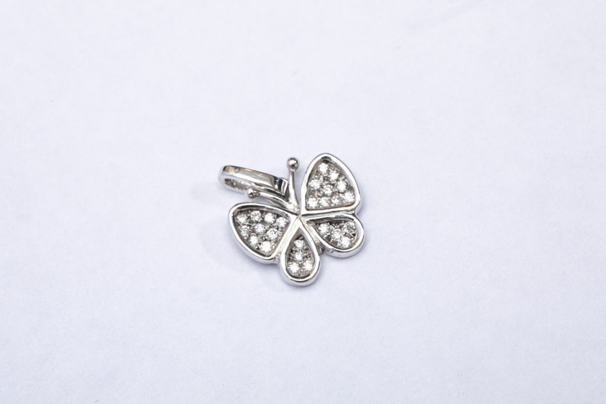 Dije de mariposa con brillantes