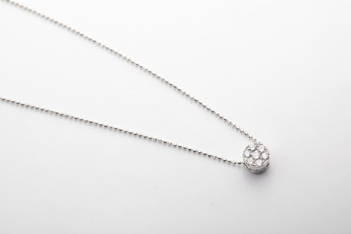 Collar con brillantes