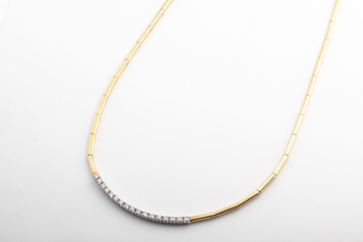 Collar con brillantes