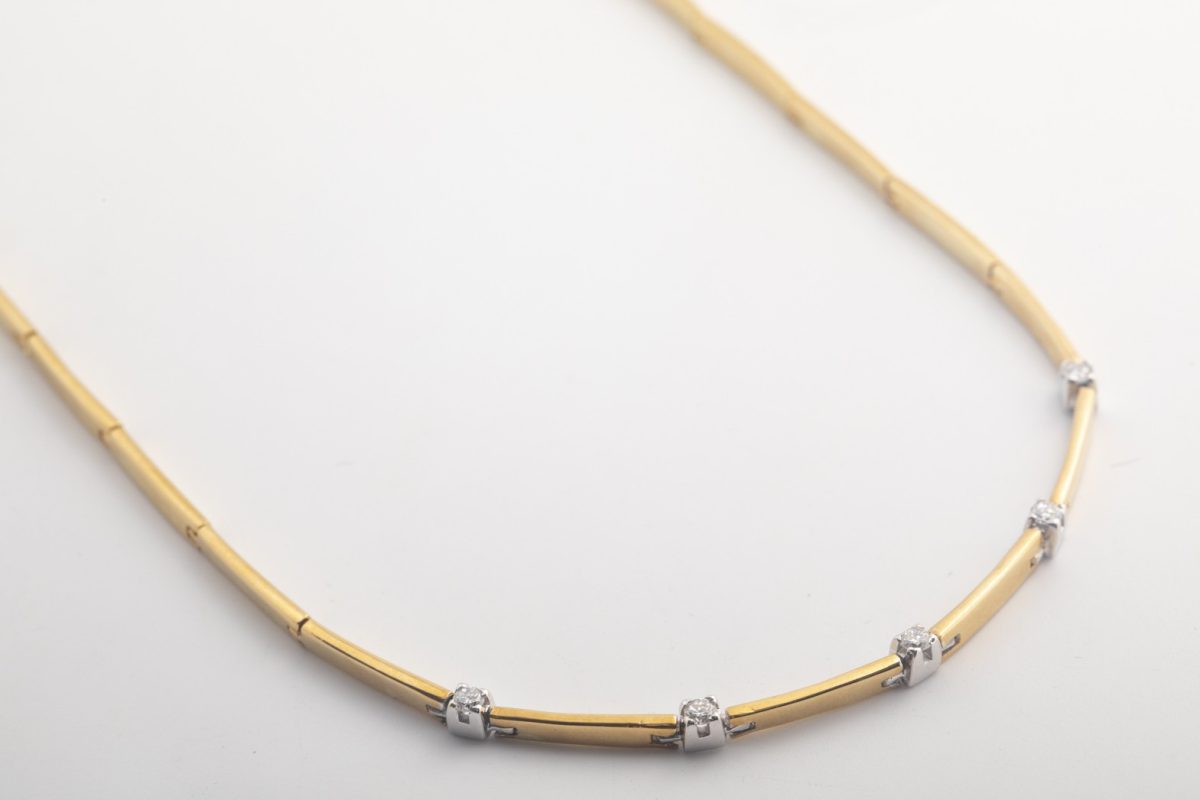 Collar con brillantes