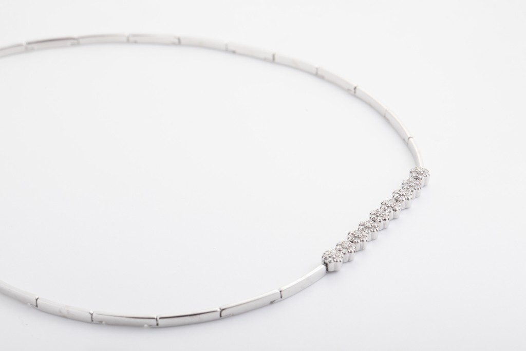 Collar en oro blanco de 18Kt con diamantes
