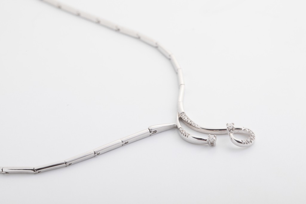 Collar en oro blanco de 18Kt con diamantes