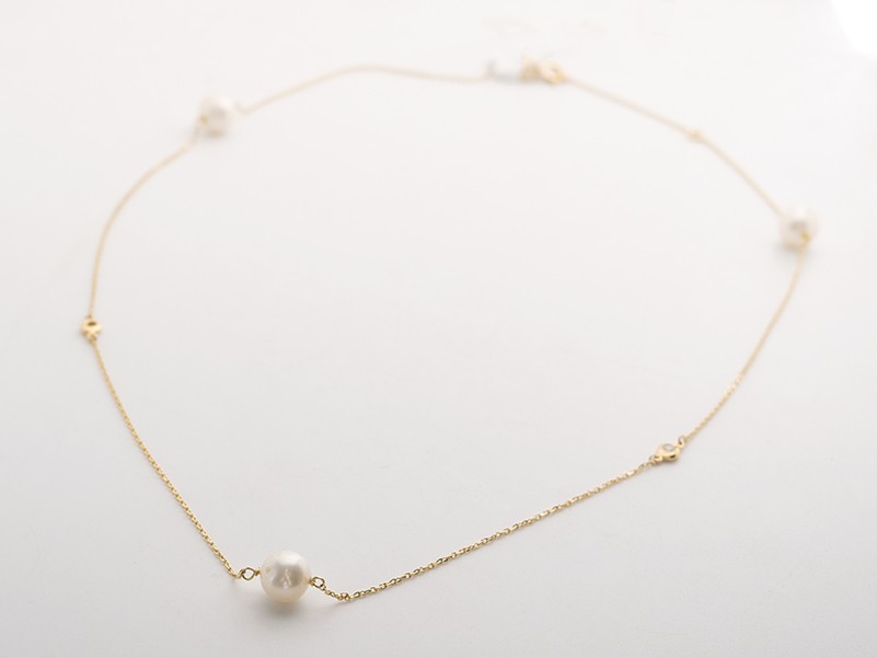 Collar con perlas y brillantes