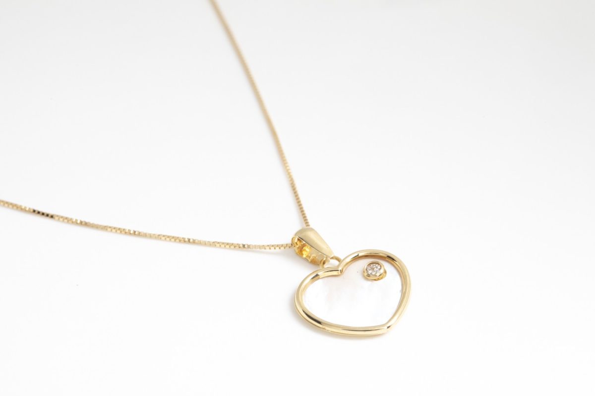Collar corazón con nácar y diamante